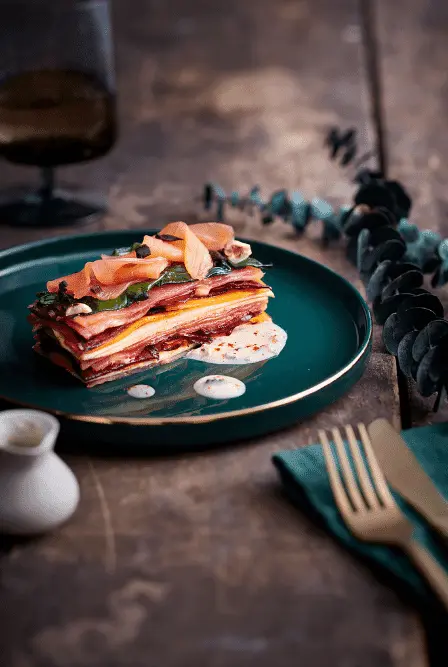 millefeuille de saumon fumé aux légumes anciens et crème truffée millefeuille de saumon fumé aux légumes anciens et crème truffée